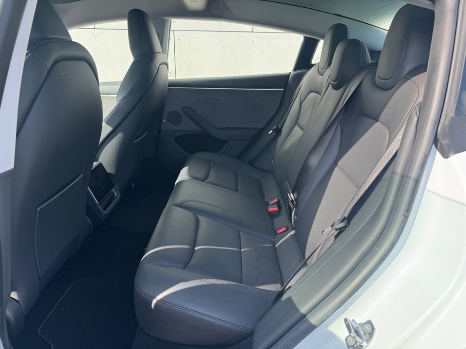 Tesla Model 3 RWD 4d