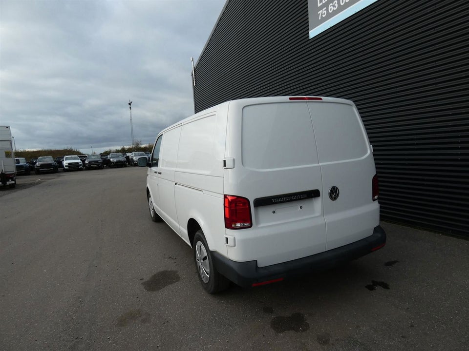 VW Transporter 2,0 TDi 110 Kassevogn lang