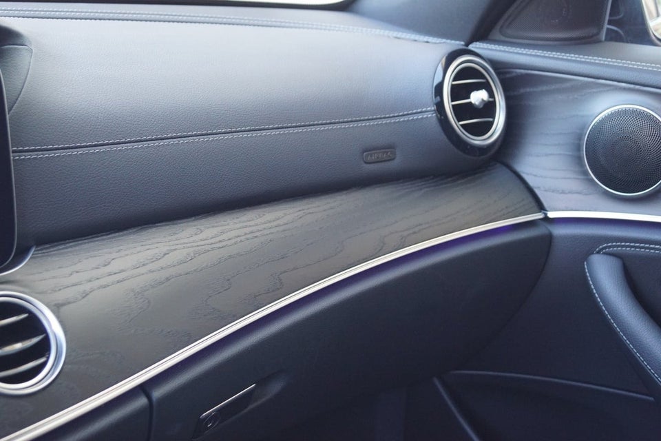 Mercedes E300 de 2,0 AMG Line stc. aut. 5d
