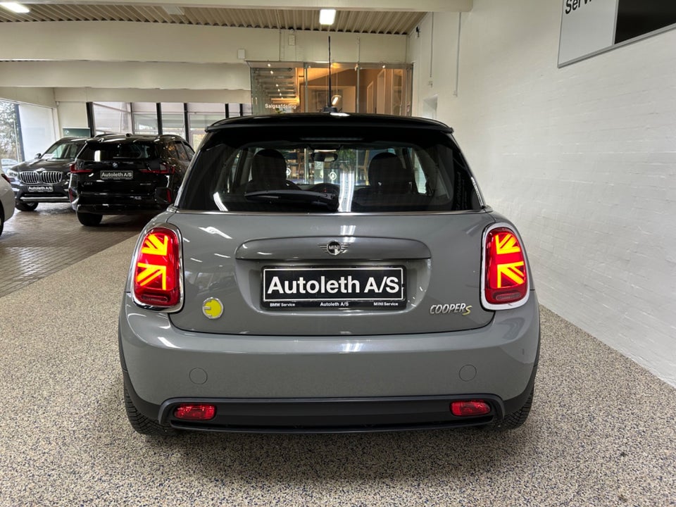 MINI Cooper SE Essential 3d