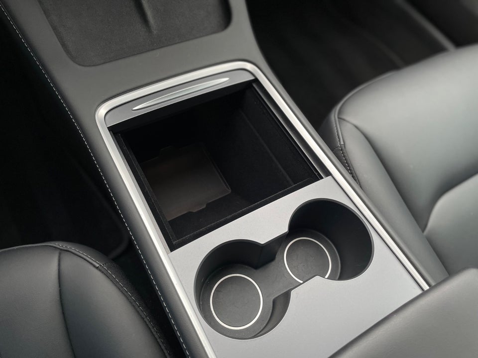 Tesla Model 3 Standard Range+ RWD 4d