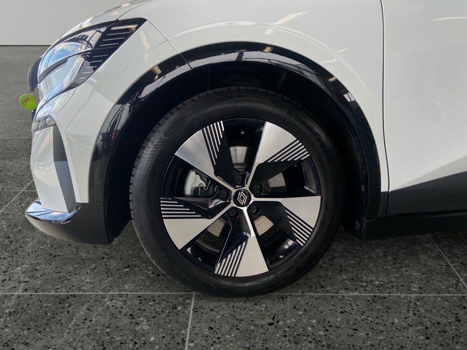 Renault Megane E-Tech 40 Equilibre 5d