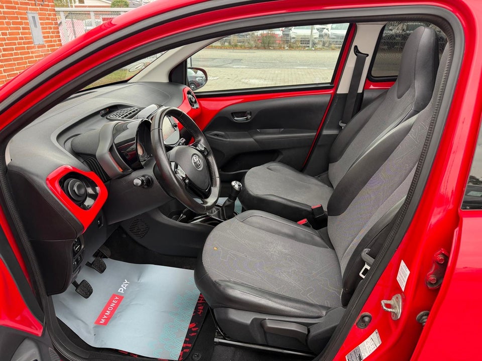 Toyota Aygo 1,0 VVT-i x-wave Sky 5d