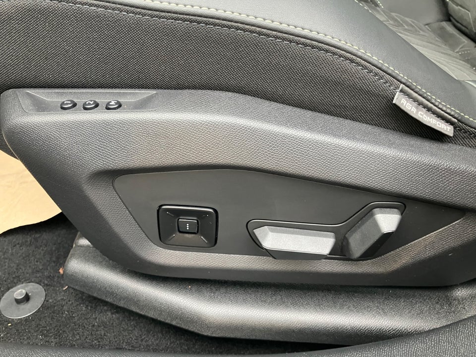 Peugeot e-3008 77 GT 5d