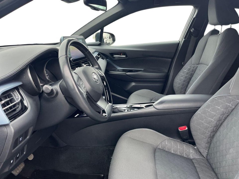 Toyota C-HR 1,8 Hybrid Premium Selected CVT 5d