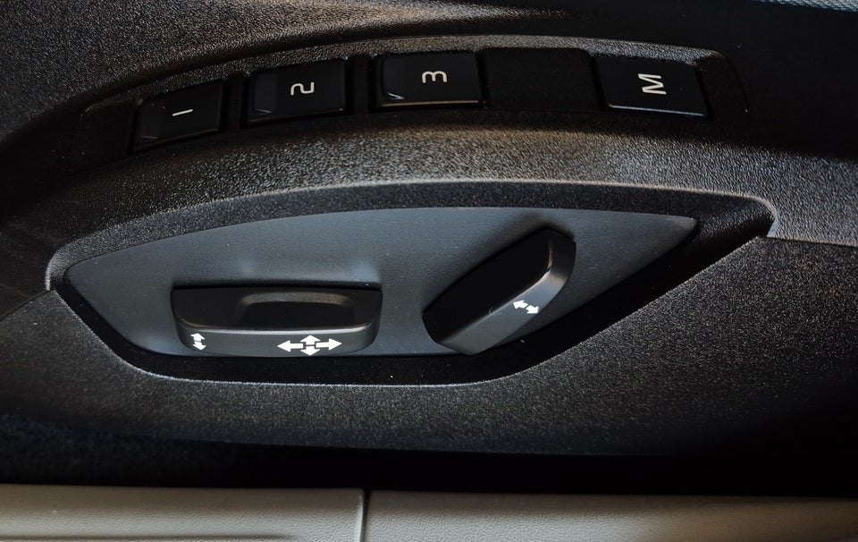 Volvo V40 2,0 D3 150 Summum aut. 5d