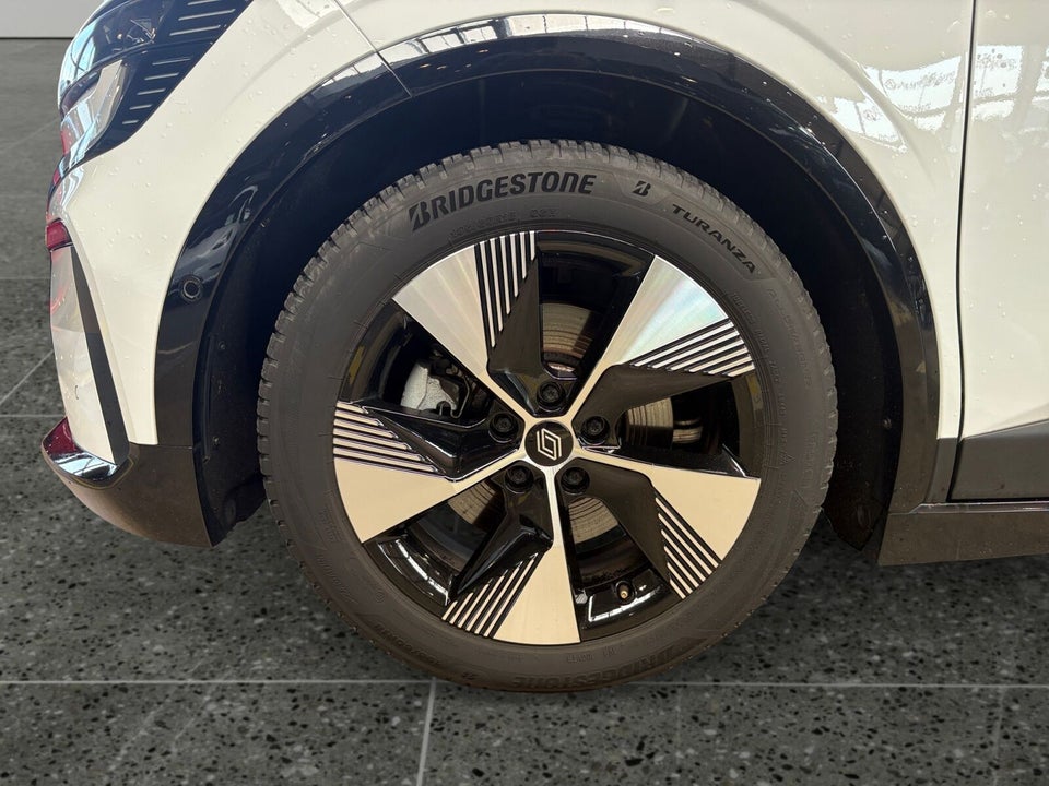 Renault Megane E-Tech 40 Equilibre 5d