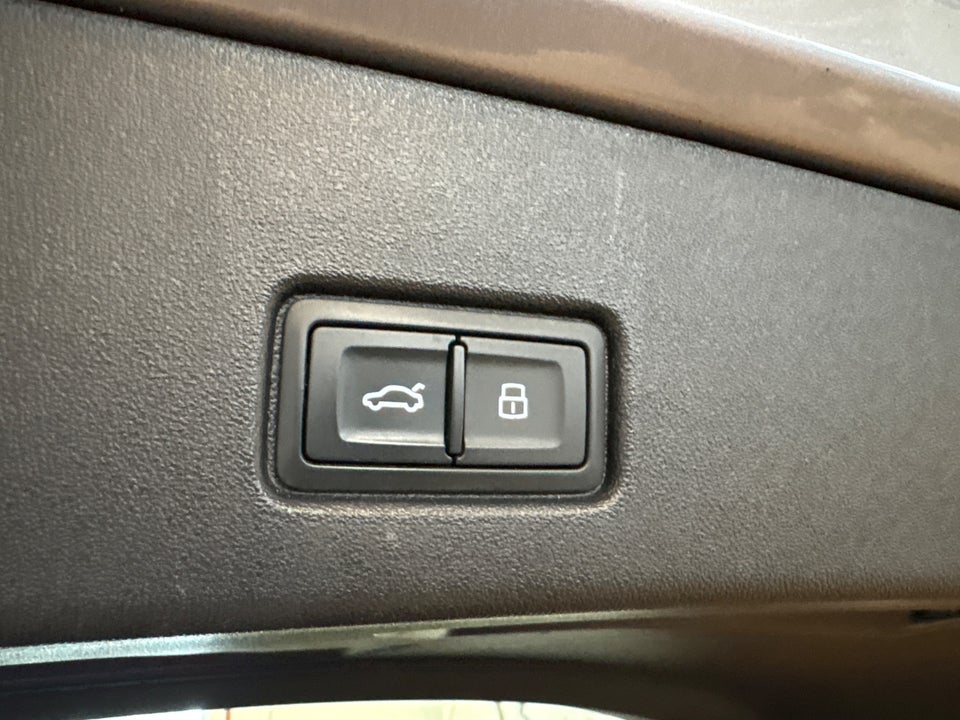 Audi Q4 e-tron 40 Advanced 5d