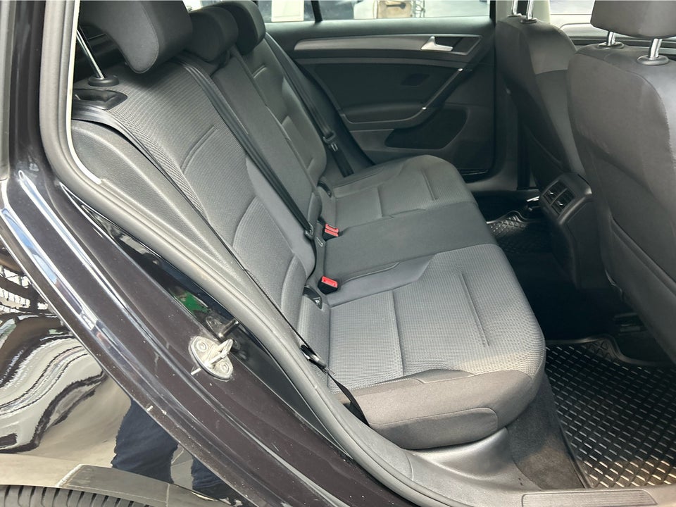 VW Golf VII 1,6 TDi 115 Comfortline Variant 5d