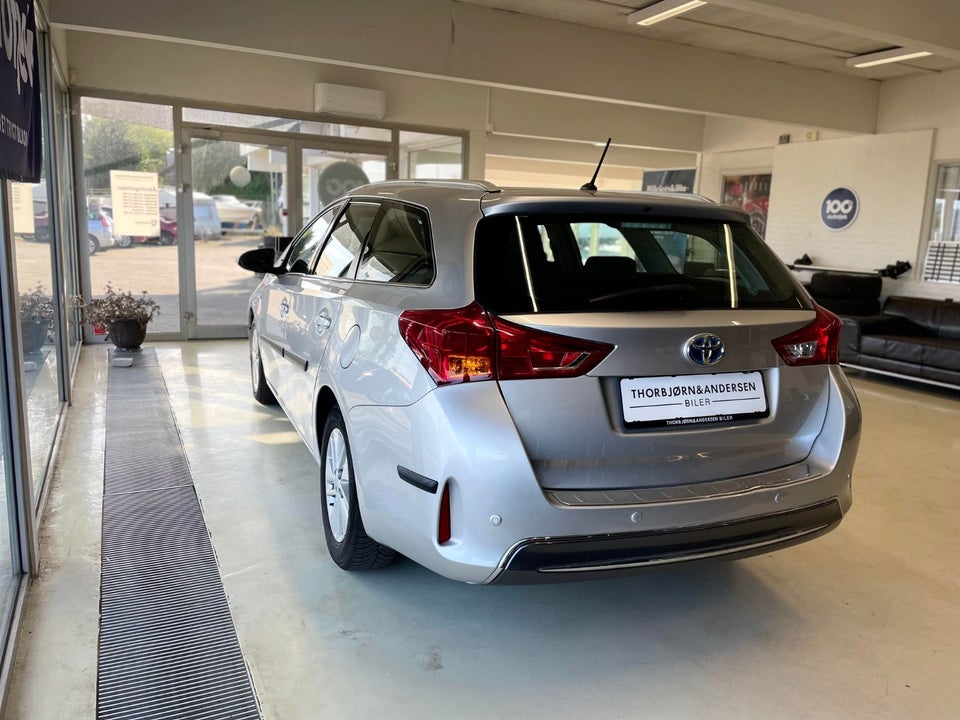 Toyota Auris 1,8 Hybrid H2+ Touring Sports CVT 5d