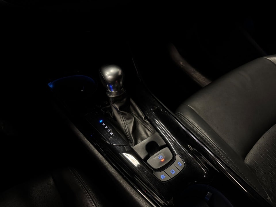 Toyota C-HR 1,8 Hybrid C-LUB Business CVT 5d