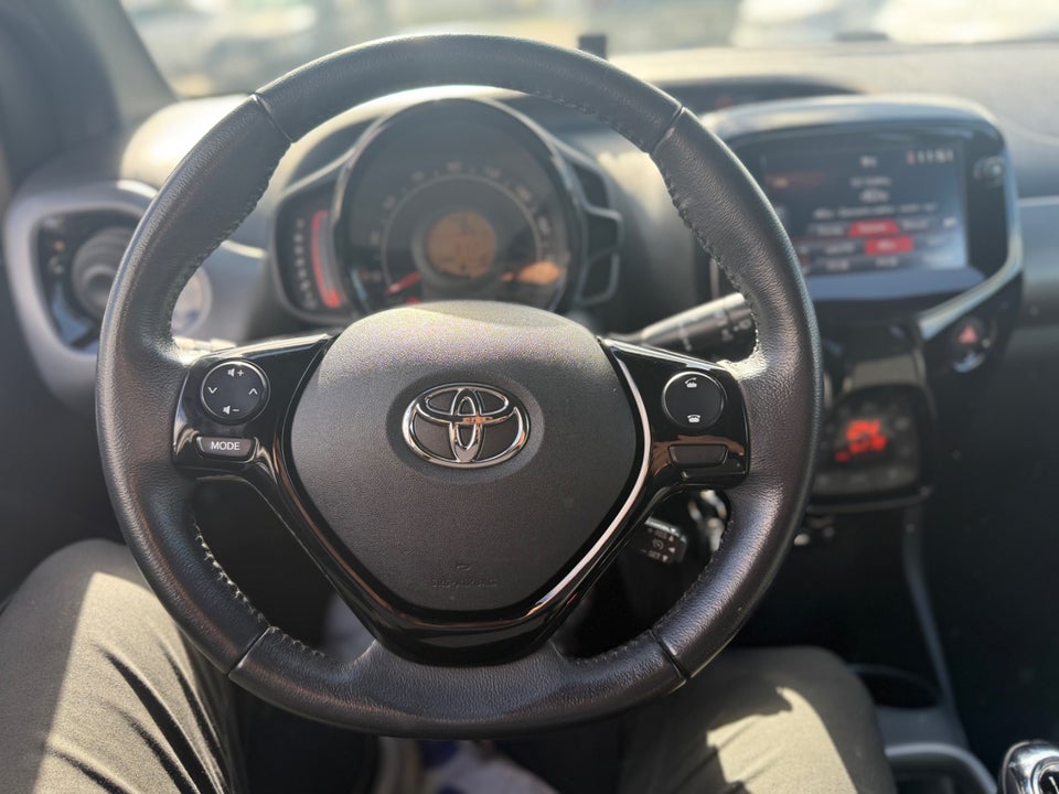 Toyota Aygo 1,0 VVT-i x-black 5d