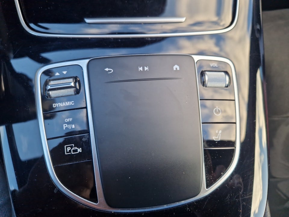 Mercedes E300 de 2,0 AMG Line stc. aut. 5d