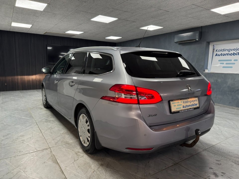 Peugeot 308 1,5 BlueHDi 130 Allure Sky 5d