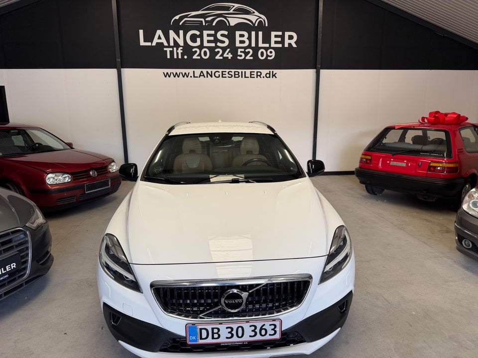 Volvo V40 CC 2,0 T3 152 Momentum 5d