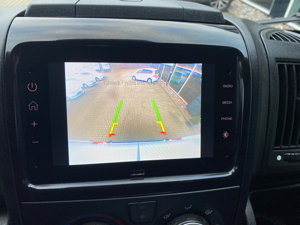 Peugeot Boxer 335 2,2 BlueHDi 140 L2H2 Premium