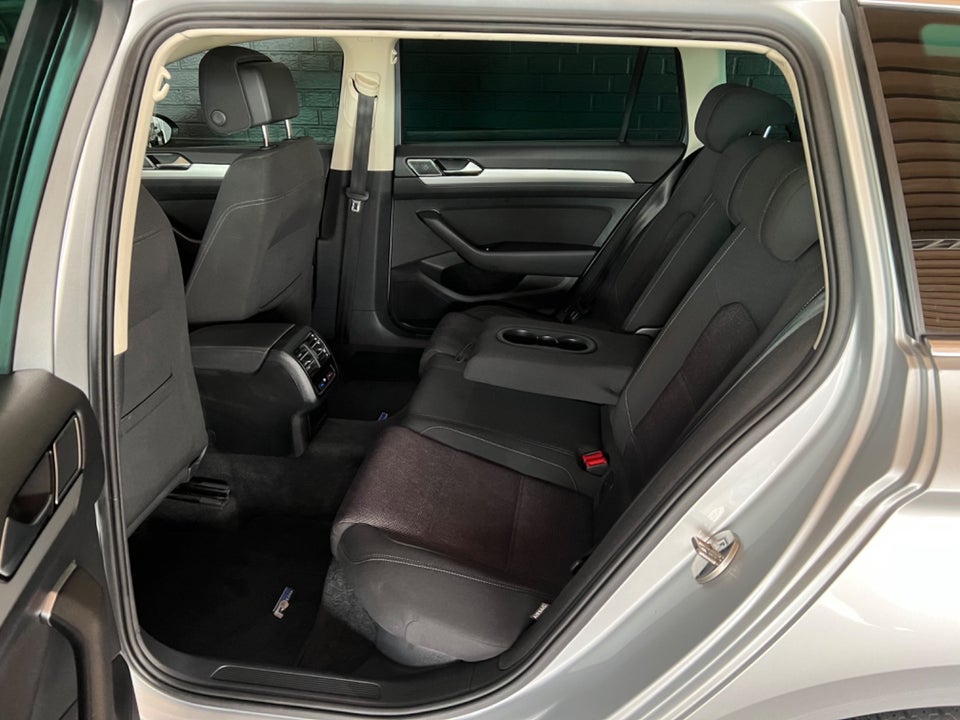 VW Passat 2,0 TDi 150 R-line Variant DSG 5d