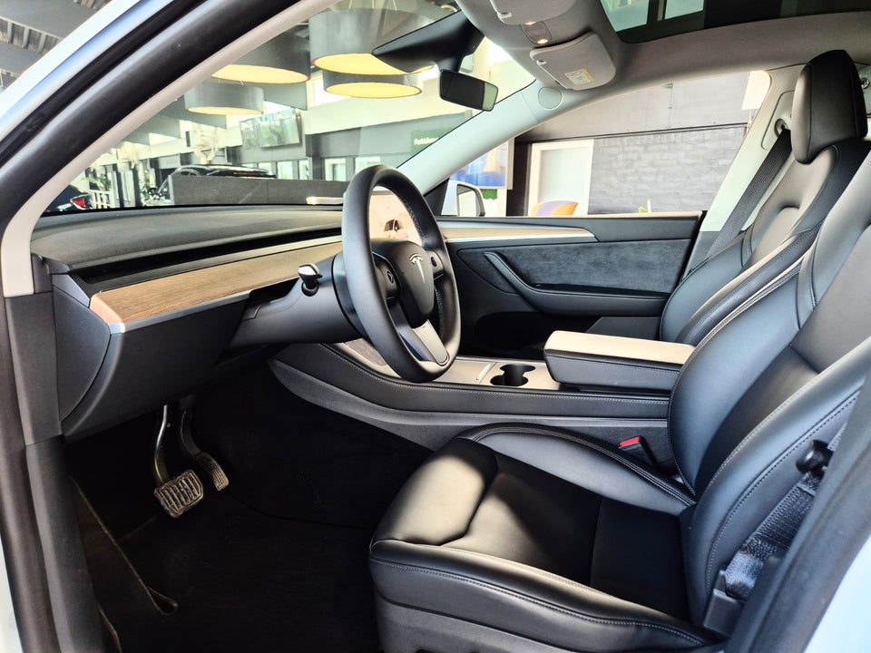 Tesla Model Y Long Range AWD 5d