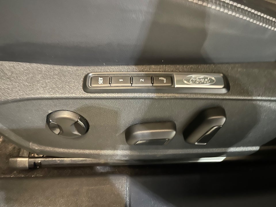 Ford Explorer 84 Premium Extended Range AWD 5d