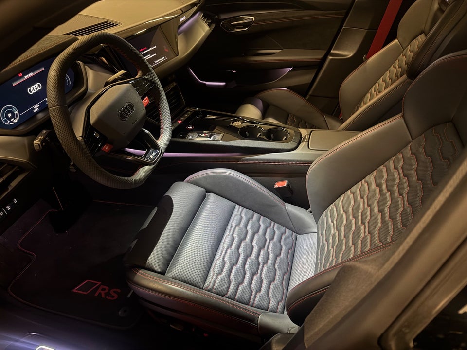 Audi RS e-tron GT quattro 4d
