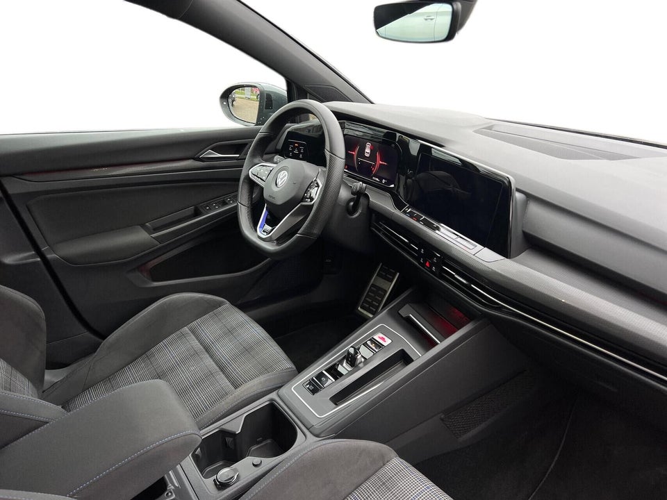 VW Golf VIII 1,4 GTE DSG 5d