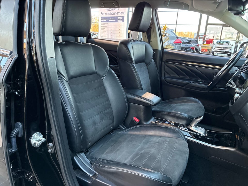 Mitsubishi Outlander 2,4 PHEV Invite CVT 4WD 5d