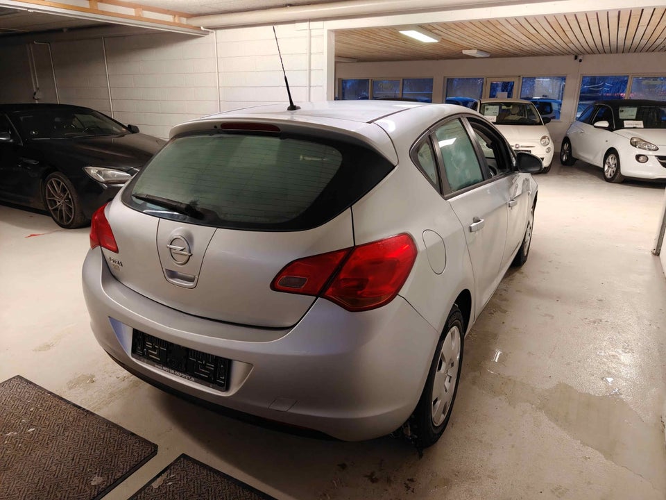 Opel Astra 1,6 Enjoy 5d