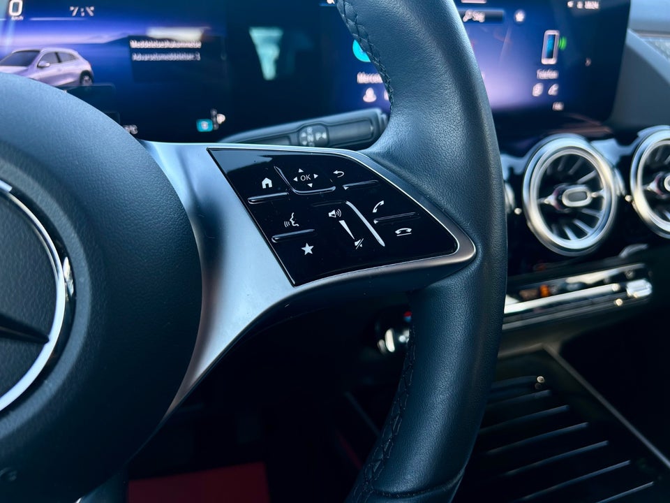 Mercedes EQA300 Progressive 4Matic 5d