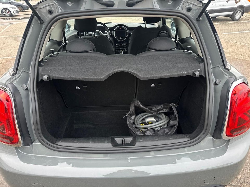 MINI Cooper SE Essential 3d