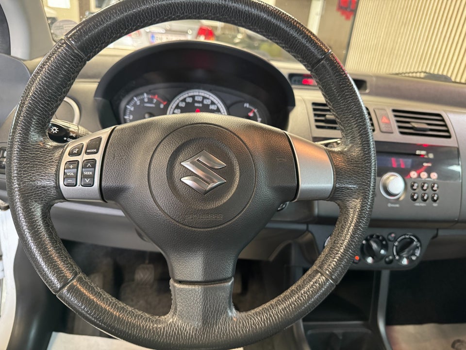 Suzuki Swift 1,3 GL 3d