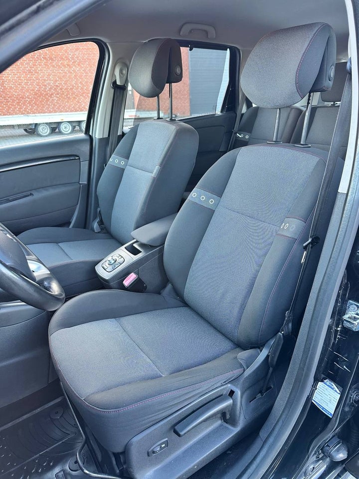 Renault Grand Scenic III 1,6 dCi 130 Dynamique 5d