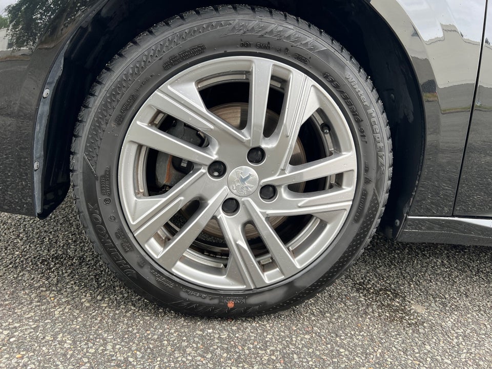 Peugeot 208 1,2 PureTech 100 Allure 5d