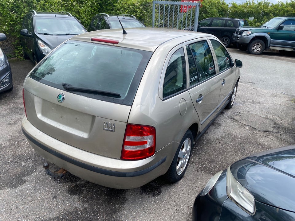 Skoda Fabia 1,4 16V 75 Ambiente Combi 5d