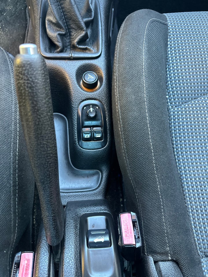 Peugeot 206 1,6 16V CC 2d