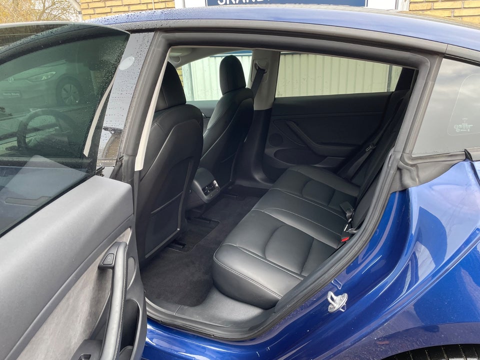 Tesla Model 3 Standard Range+ RWD 4d