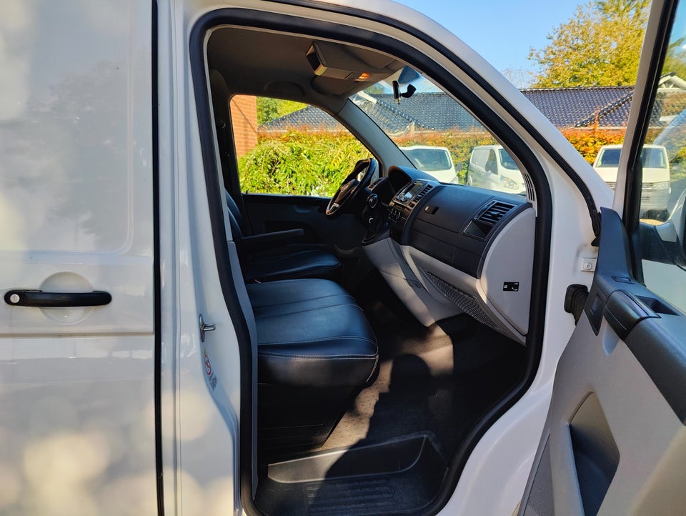 VW Transporter 2,0 TDi 140 Kassevogn DSG kort