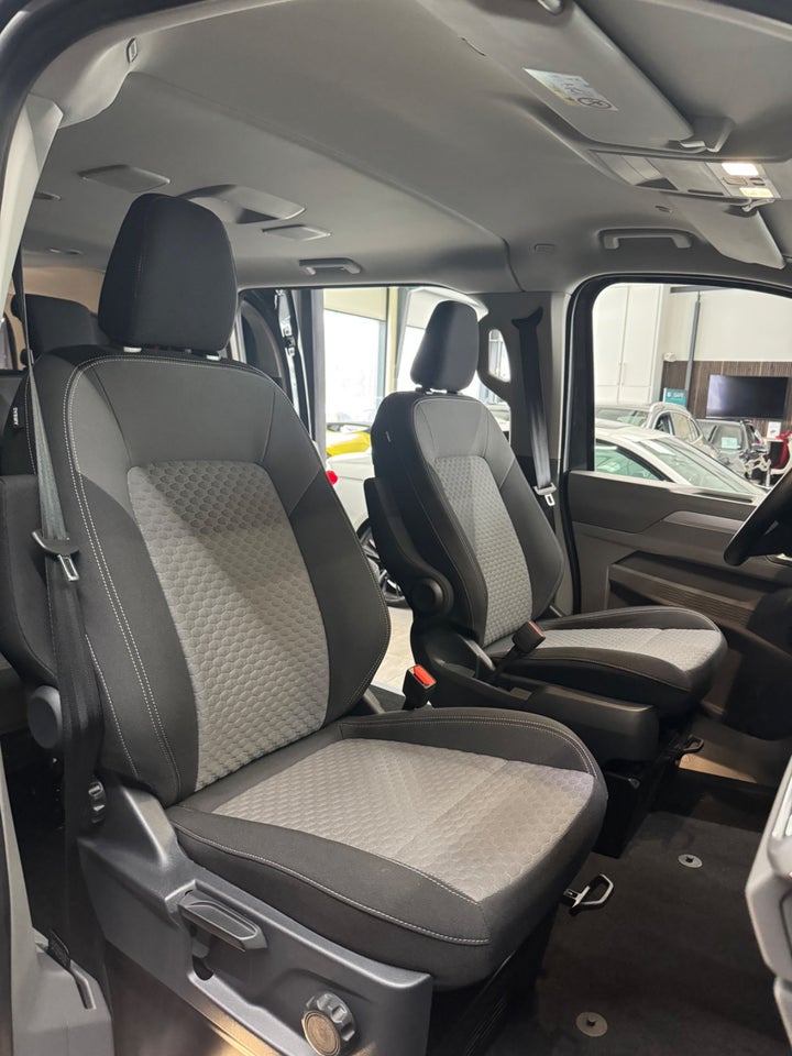 VW e-Caravelle 64 Life SWB