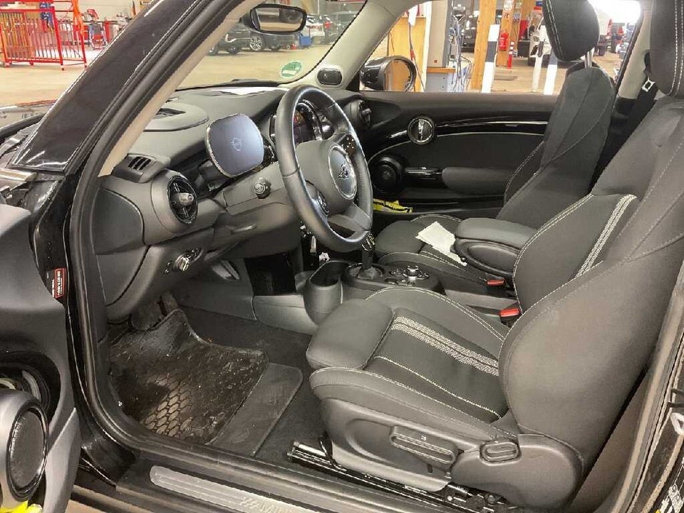 MINI Cooper SE Essential 3d