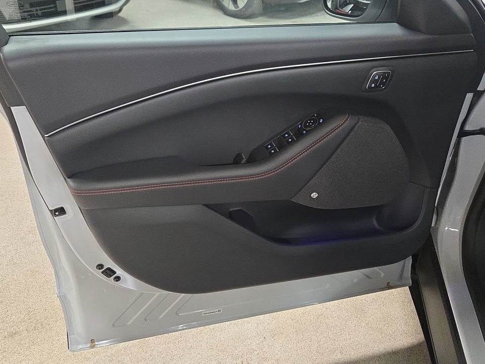 Ford Mustang Mach-E 98 Premium Extended Range AWD 5d