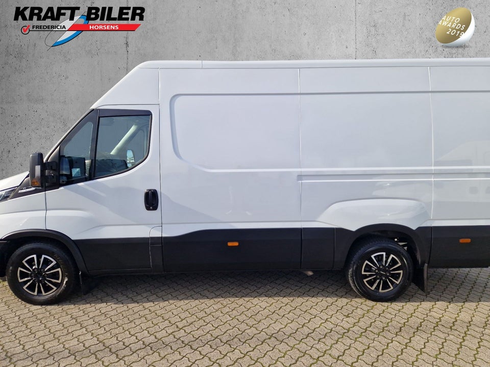 Iveco Daily 2,3 35S16 12m³ Van AG8