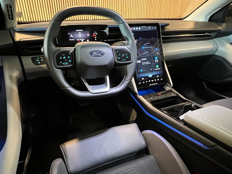 Ford Explorer 79 Premium Extended Range AWD 5d