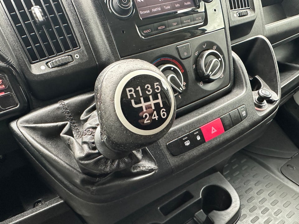 Peugeot Boxer 335 2,2 BlueHDi 165 L3H2 Premium