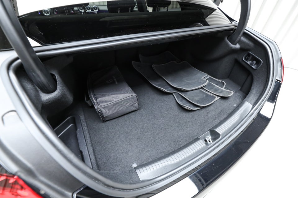 Mercedes C300 e 2,0 AMG Line aut. 4d