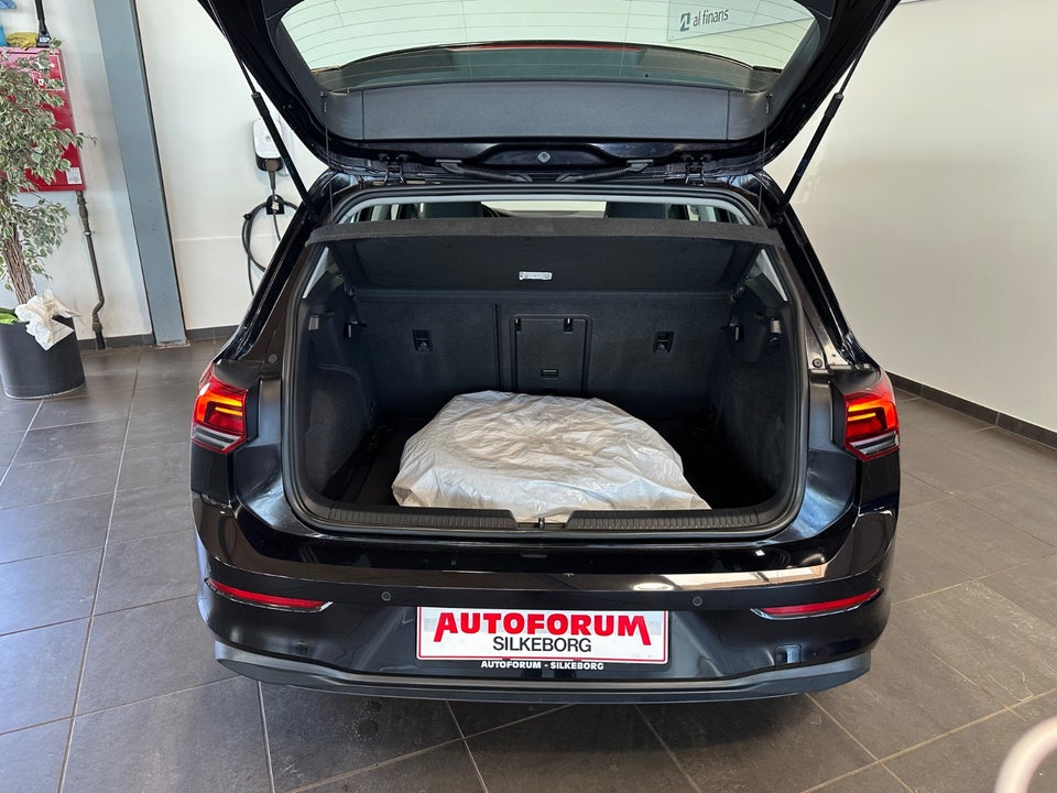 VW Golf VIII 1,5 TSi 130 Life 5d