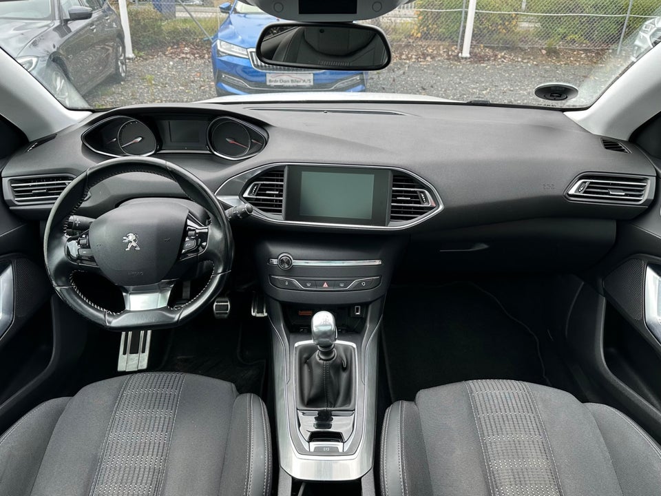 Peugeot 308 1,2 e-THP 130 Allure Sky SW 5d