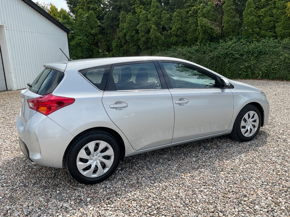 Toyota Auris 1,6 T2+ 5d