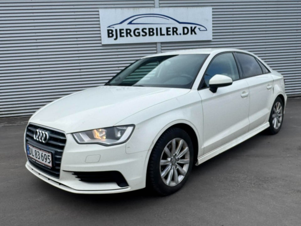 Audi A3 1,6 TDi 110 Ultra Attraction 4d
