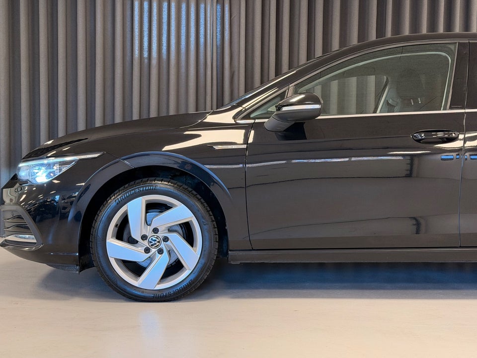 VW Golf VIII 1,5 eTSi 150 1st Edition DSG 5d
