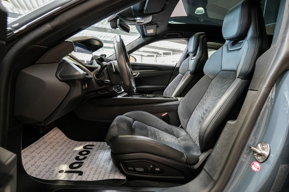 Audi e-tron GT quattro 4d