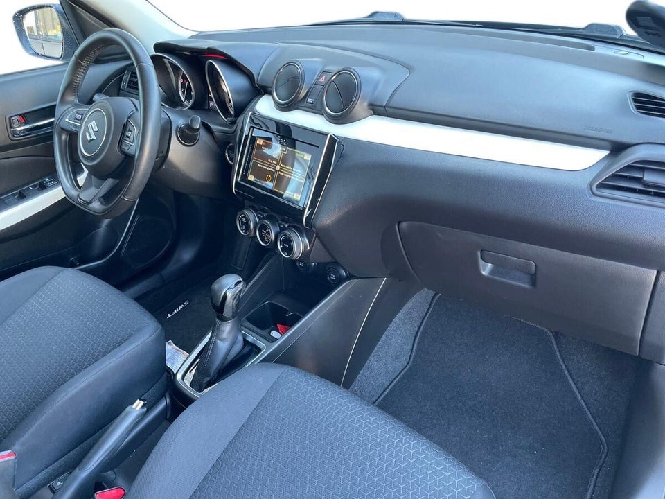 Suzuki Swift 1,2 Dualjet Exclusive CVT 5d